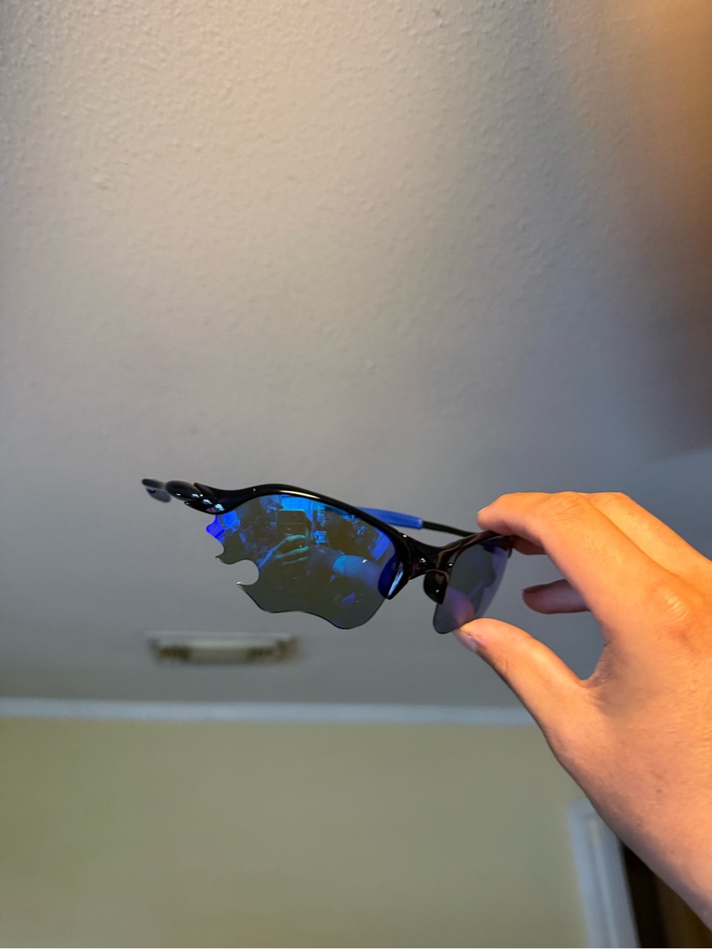 Sport Performance Sunglasses with Blue Mirrored Lenses Oakleys
